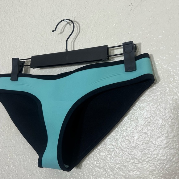 Triangl Chloe Bikini Set Top and Bottom Neoprene Aqua and Black Size S - Picture 4 of 14